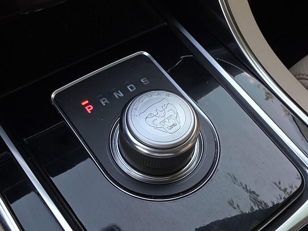 Photo 34 of this JAGUAR XE