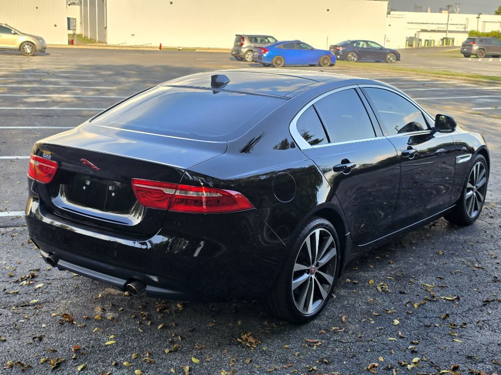 Photo 7 of this JAGUAR XE