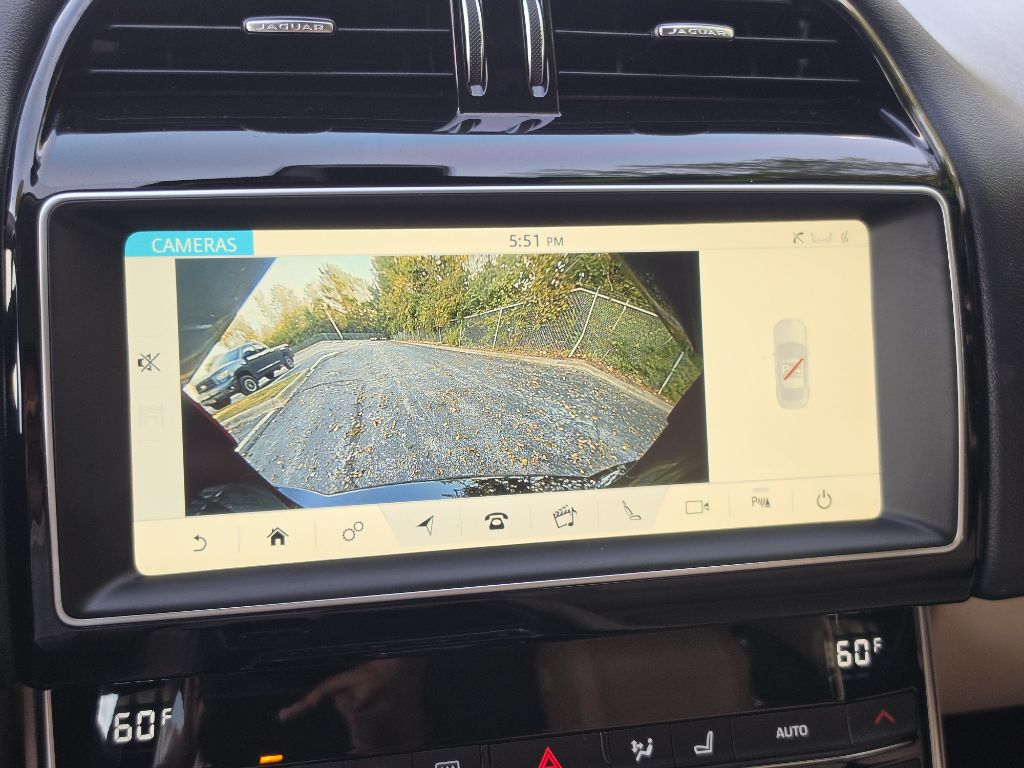 Photo 23 of this JAGUAR XE