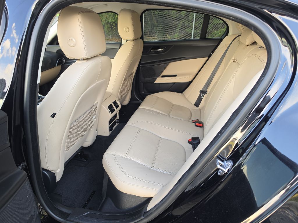 Photo 10 of this JAGUAR XE