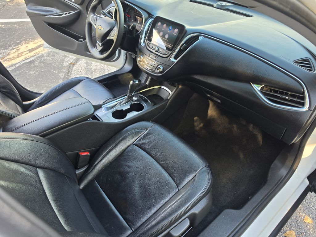 Photo 17 of this CHEVROLET MALIBU