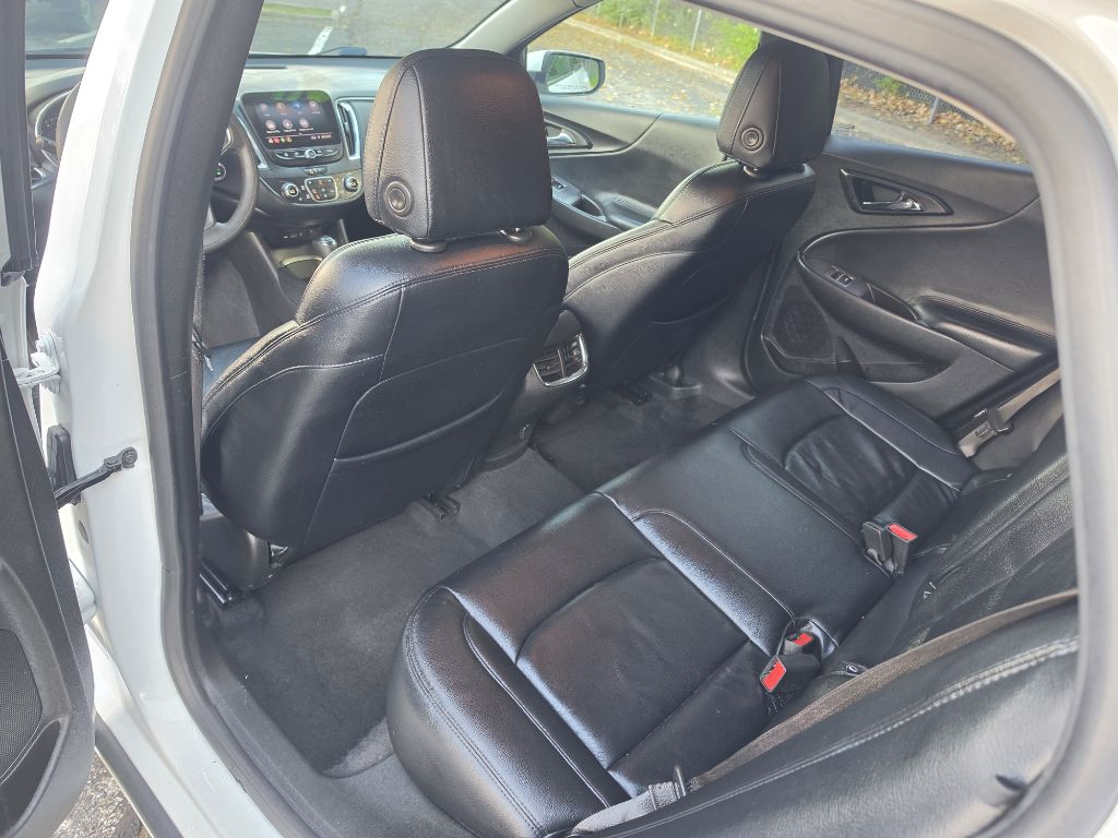 Photo 10 of this CHEVROLET MALIBU