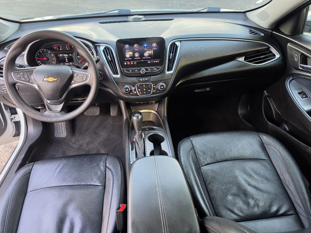 Photo 15 of this CHEVROLET MALIBU