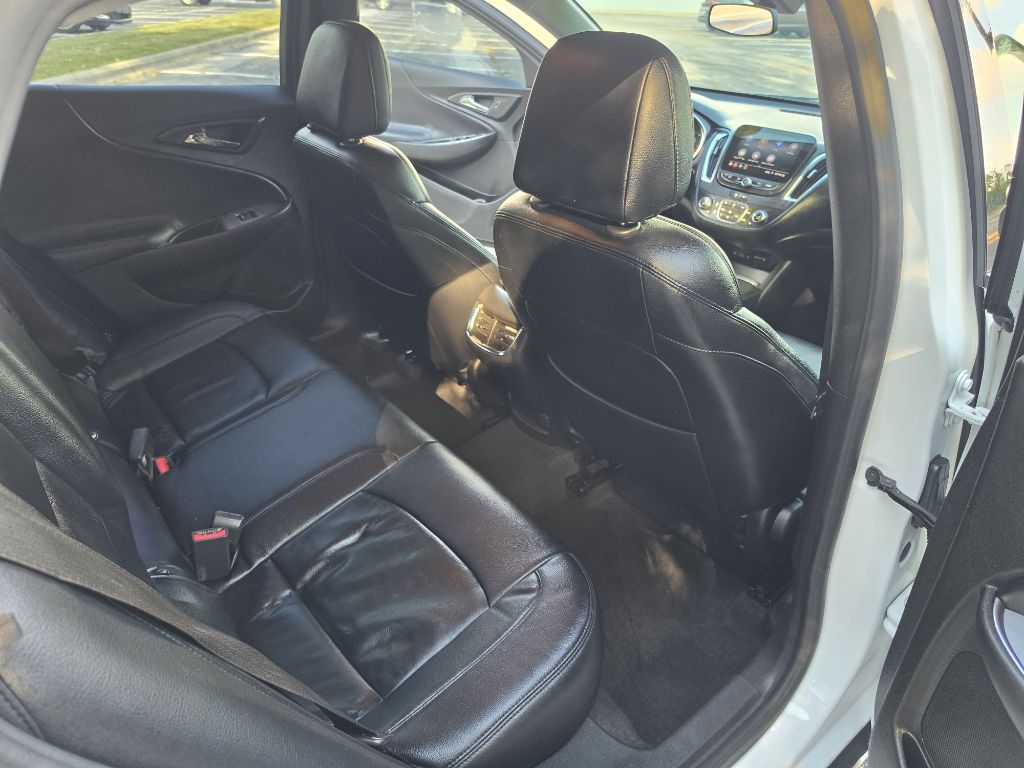 Photo 18 of this CHEVROLET MALIBU
