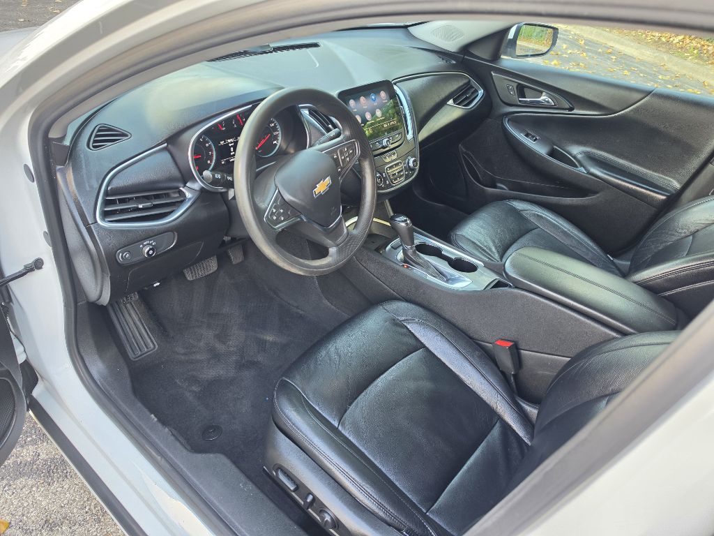 Photo 11 of this CHEVROLET MALIBU