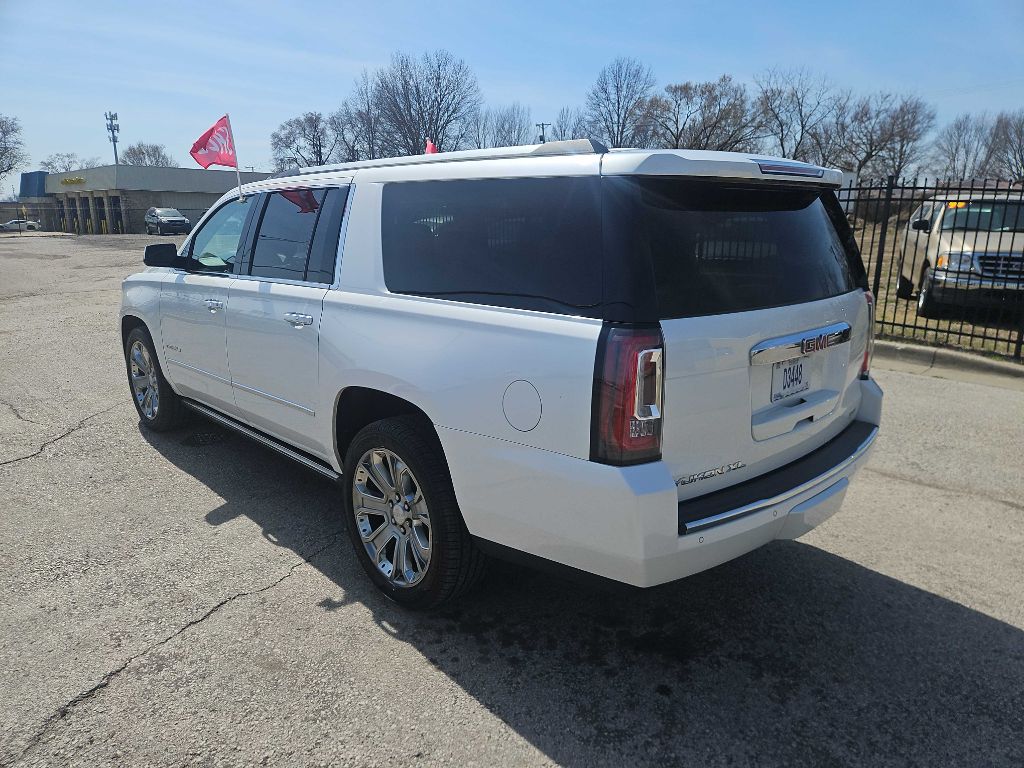Photo 2 of this GMC YUKON XL