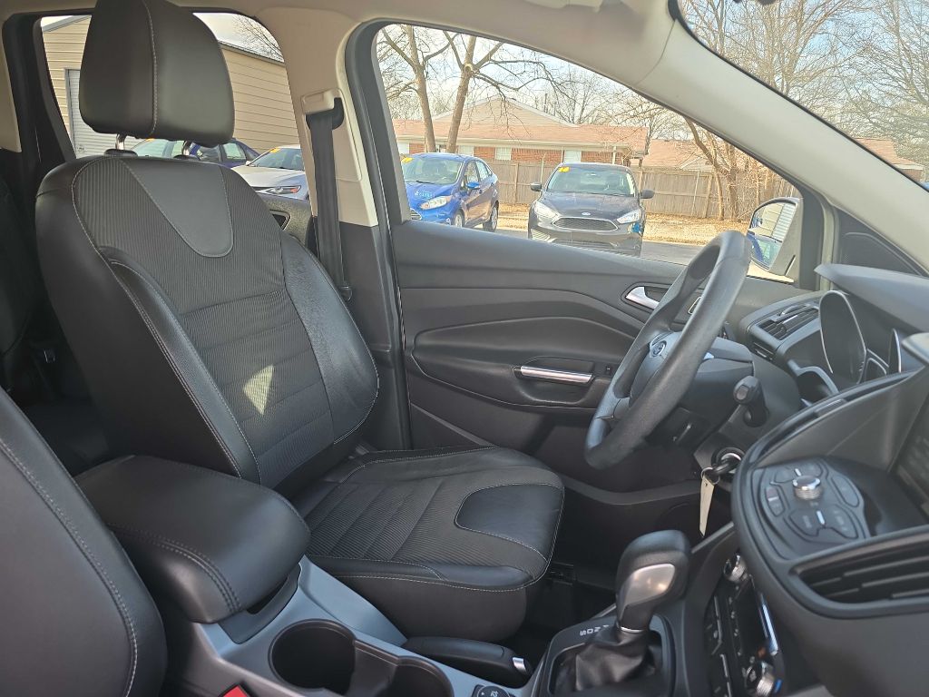 Photo 21 of this FORD ESCAPE