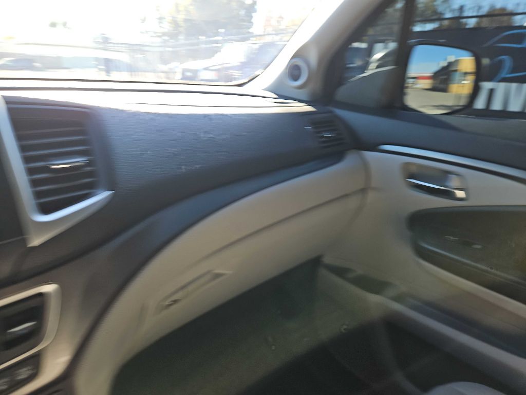Photo 31 of this HONDA RIDGELINE