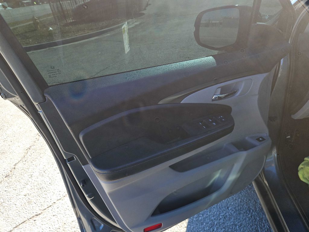 Photo 18 of this HONDA RIDGELINE