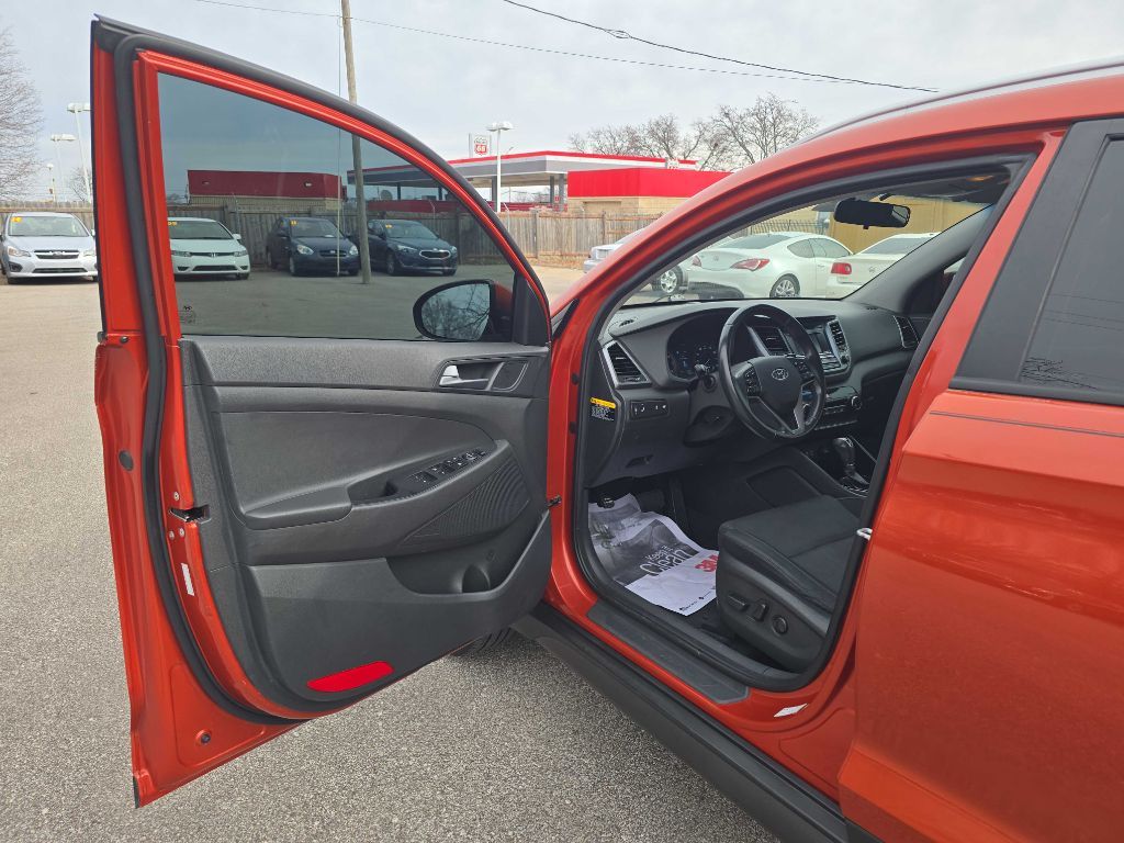 Photo 9 of this HYUNDAI TUCSON