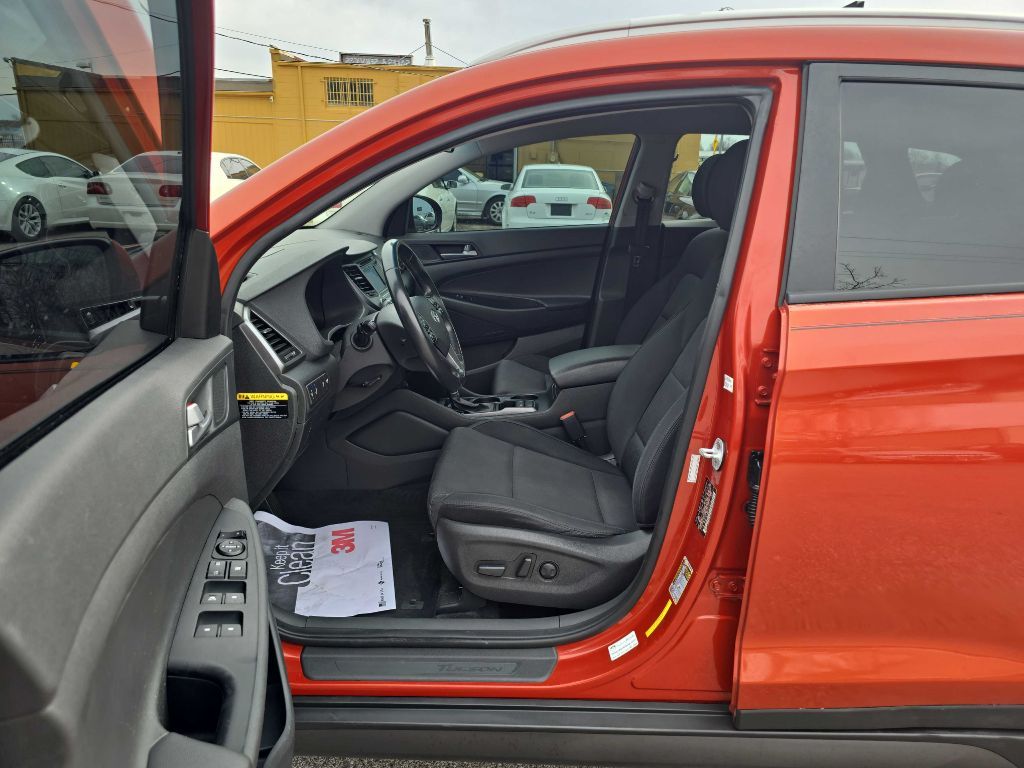Photo 10 of this HYUNDAI TUCSON