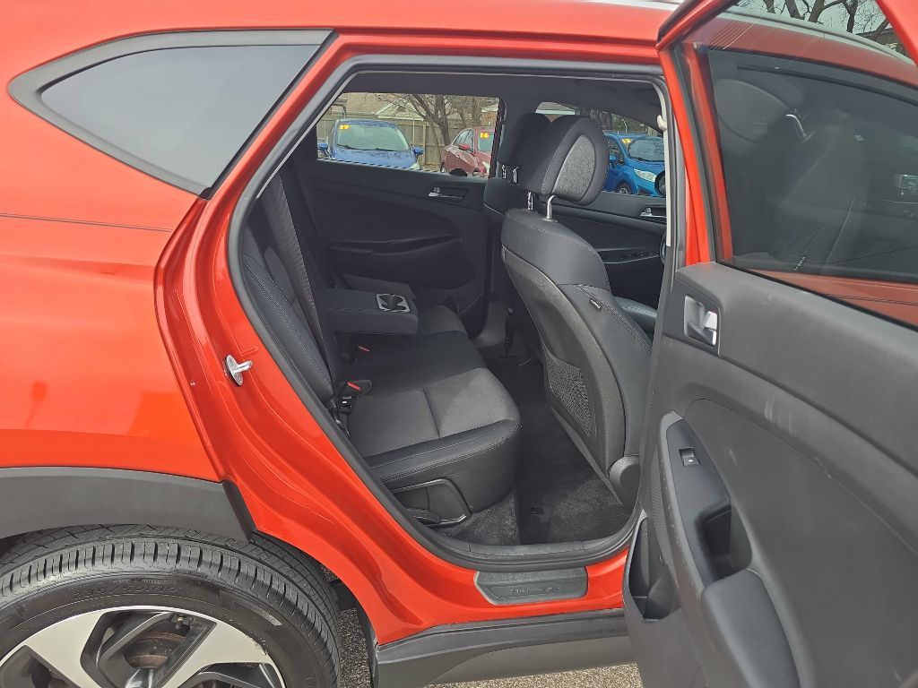 Photo 27 of this HYUNDAI TUCSON