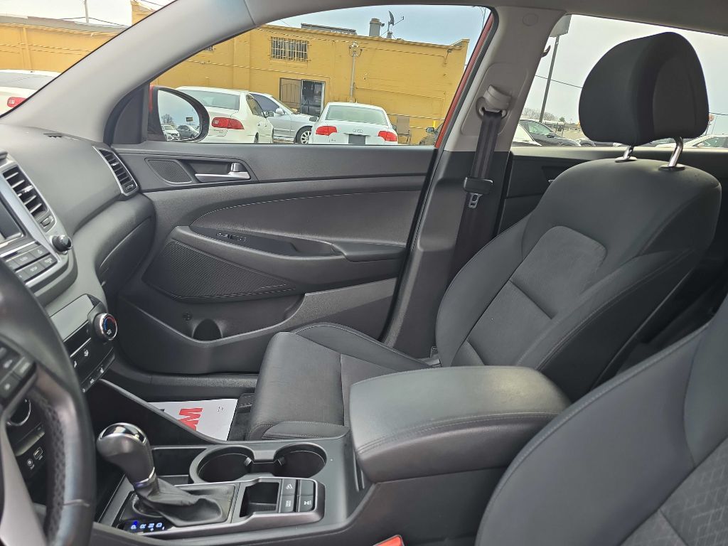 Photo 12 of this HYUNDAI TUCSON