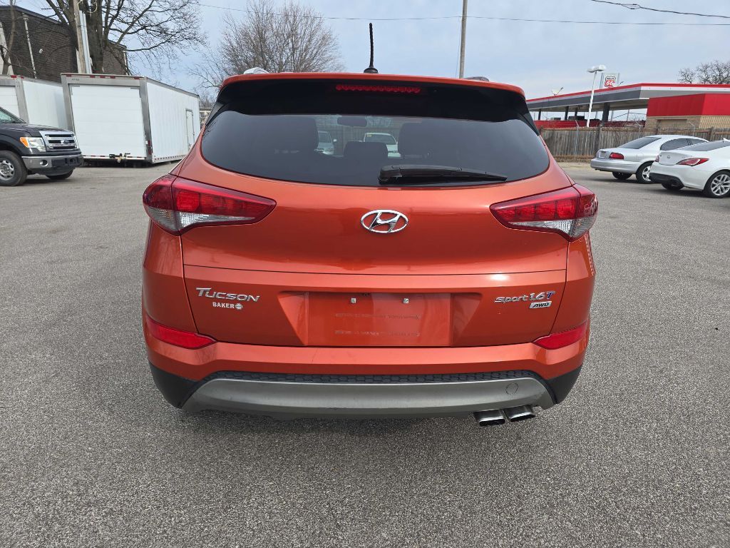 Photo 6 of this HYUNDAI TUCSON