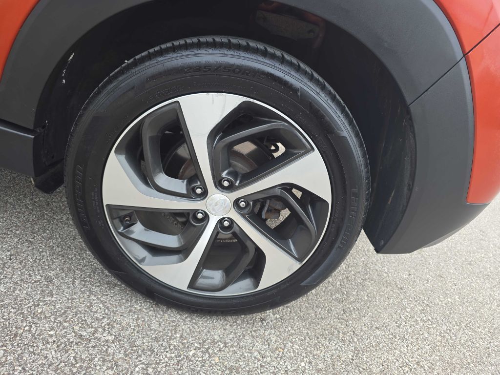Photo 32 of this HYUNDAI TUCSON