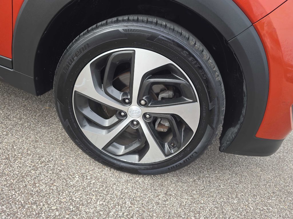 Photo 36 of this HYUNDAI TUCSON