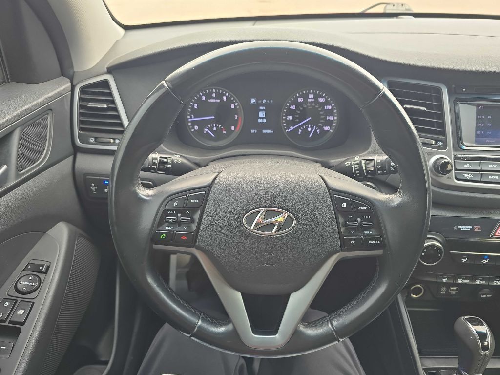 Photo 14 of this HYUNDAI TUCSON