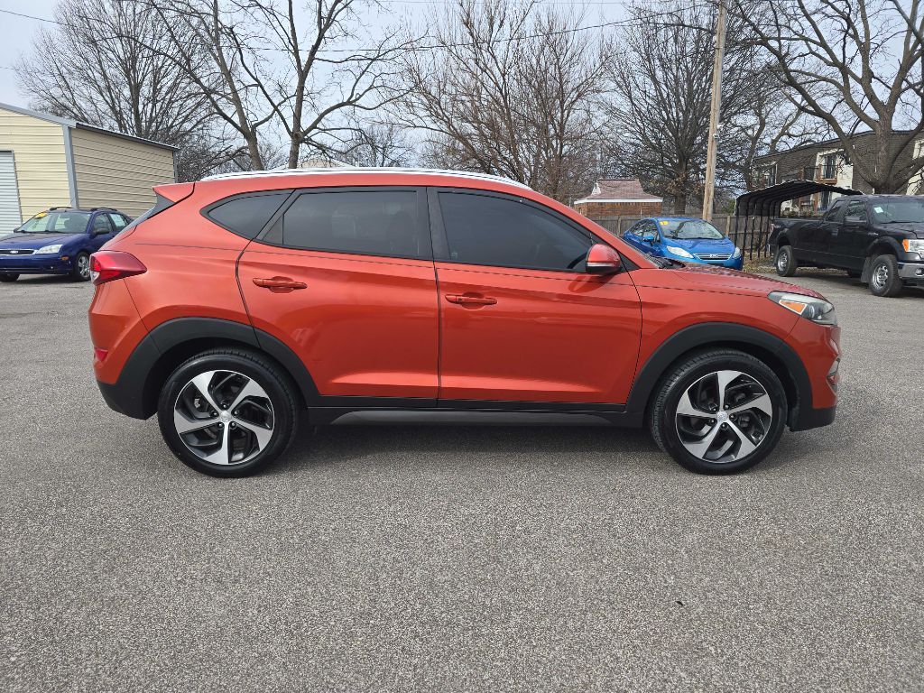 Photo 4 of this HYUNDAI TUCSON