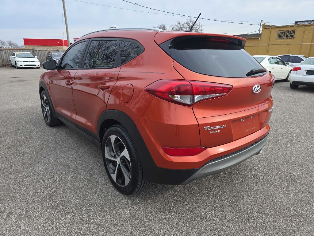 Photo 7 of this HYUNDAI TUCSON