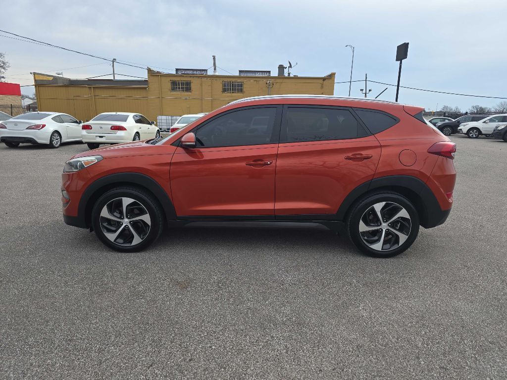 Photo 8 of this HYUNDAI TUCSON