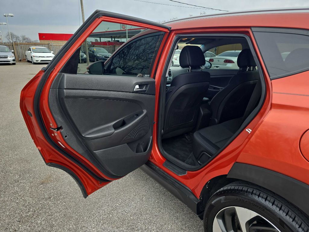 Photo 23 of this HYUNDAI TUCSON