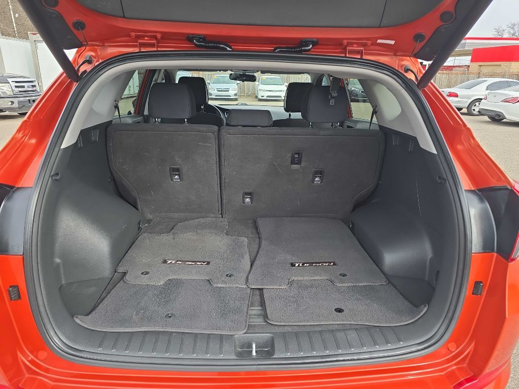 Photo 29 of this HYUNDAI TUCSON