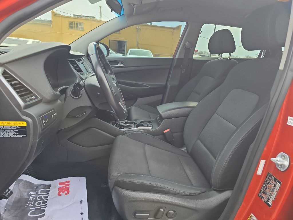 Photo 11 of this HYUNDAI TUCSON