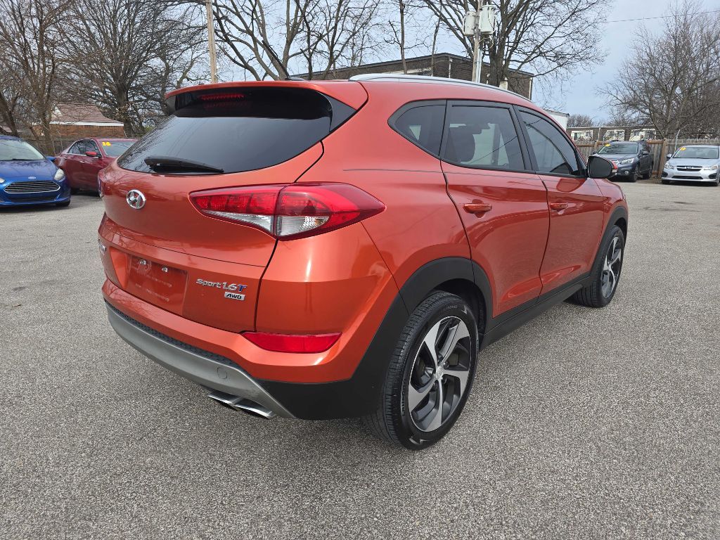Photo 5 of this HYUNDAI TUCSON