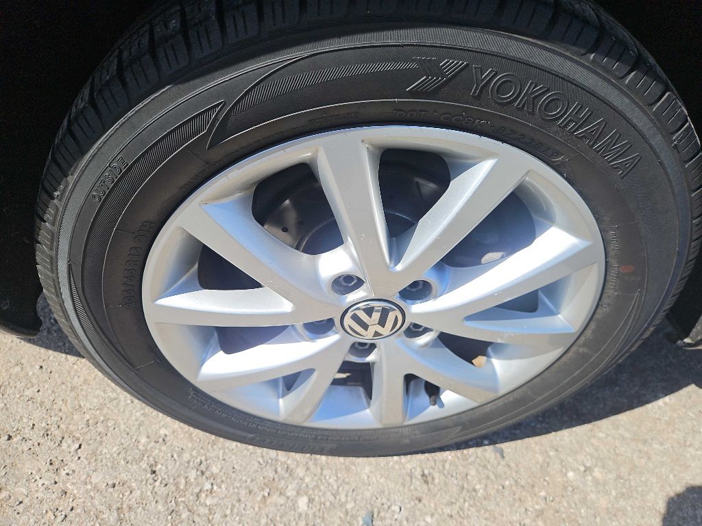 Photo 32 of this VOLKSWAGEN JETTA