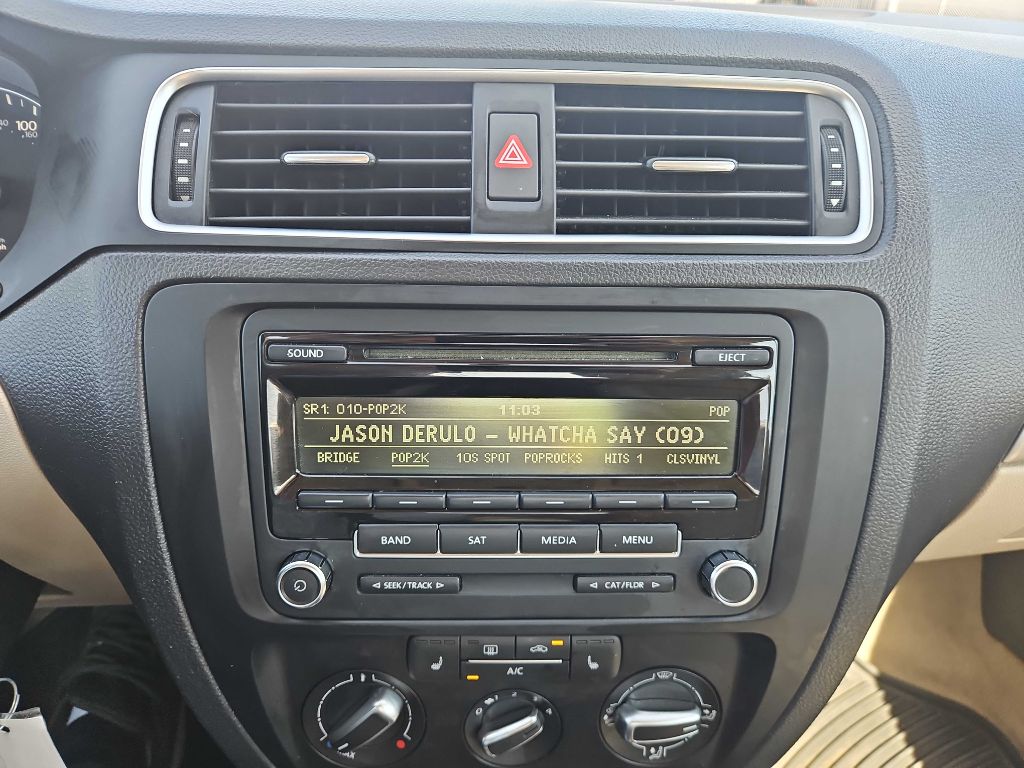 Photo 17 of this VOLKSWAGEN JETTA