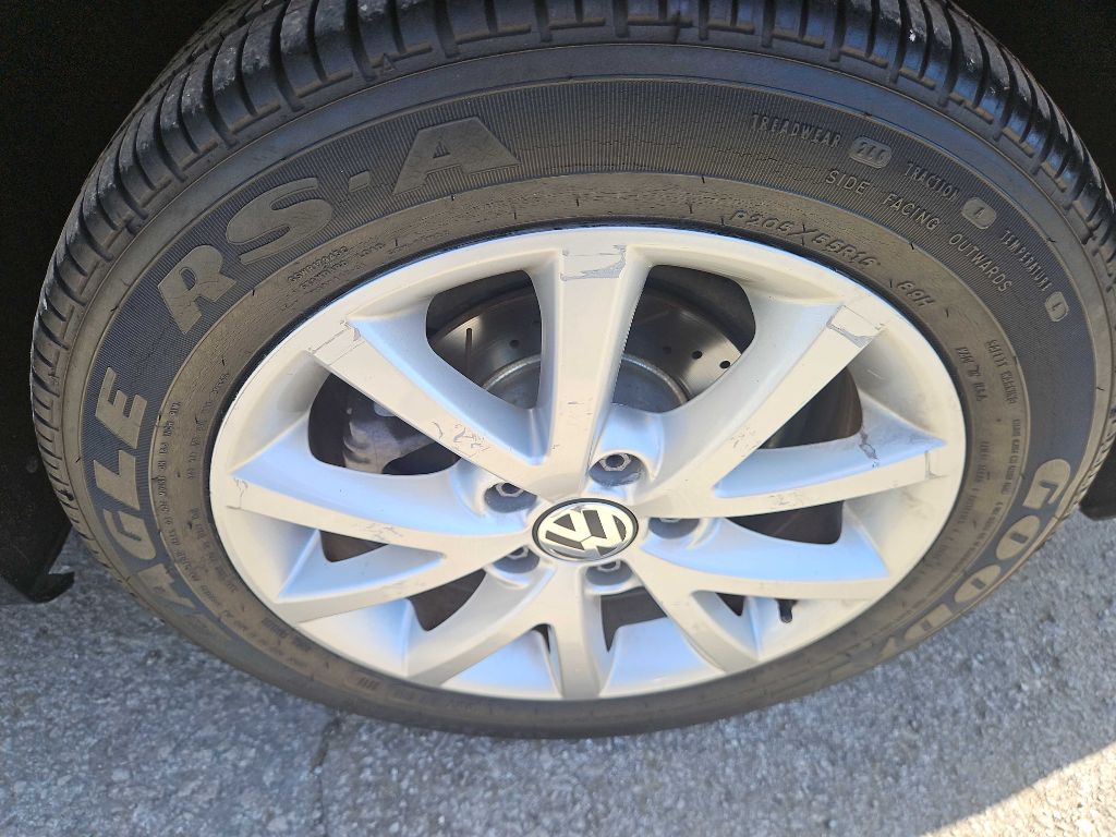 Photo 38 of this VOLKSWAGEN JETTA