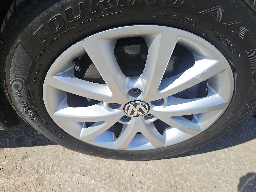 Photo 34 of this VOLKSWAGEN JETTA