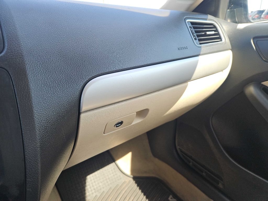 Photo 21 of this VOLKSWAGEN JETTA