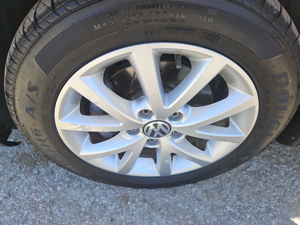 Photo 36 of this VOLKSWAGEN JETTA