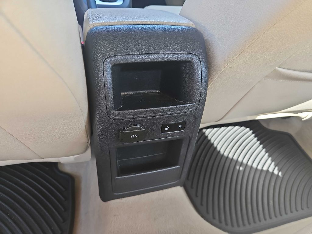 Photo 28 of this VOLKSWAGEN JETTA