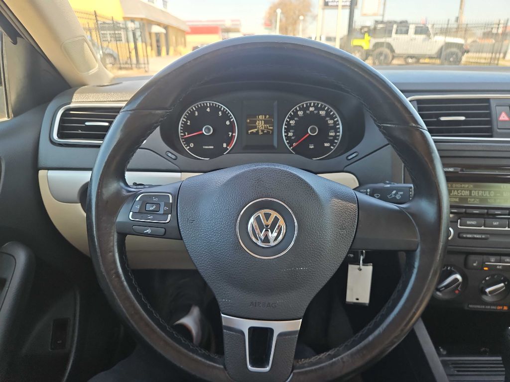 Photo 15 of this VOLKSWAGEN JETTA