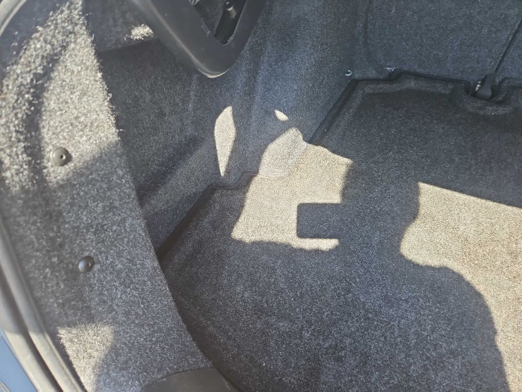 Photo 30 of this VOLKSWAGEN JETTA