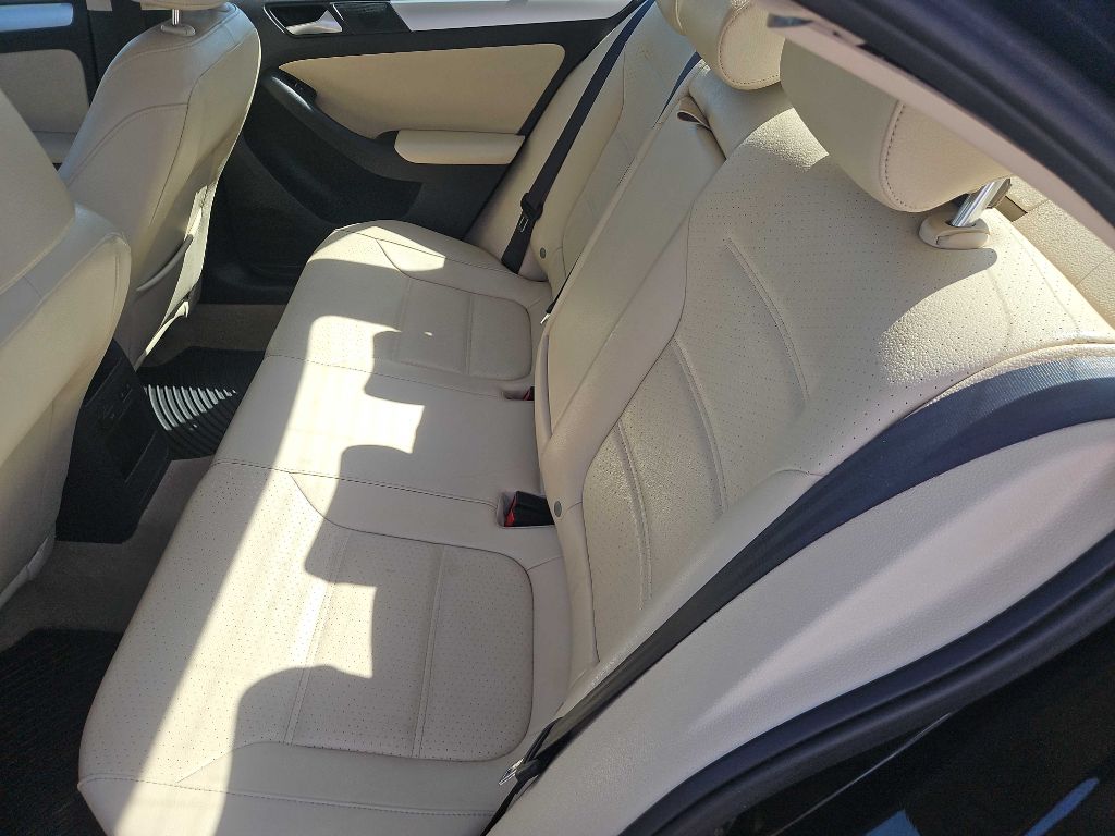 Photo 26 of this VOLKSWAGEN JETTA