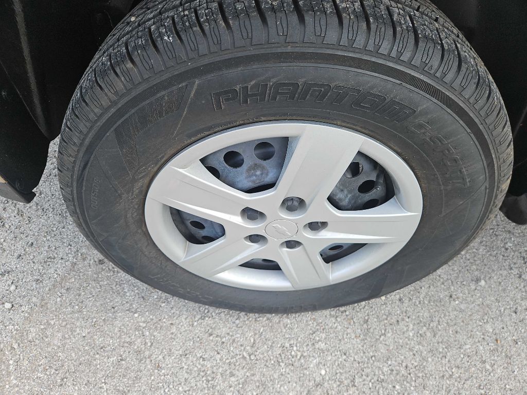 Photo 31 of this CHEVROLET EQUINOX