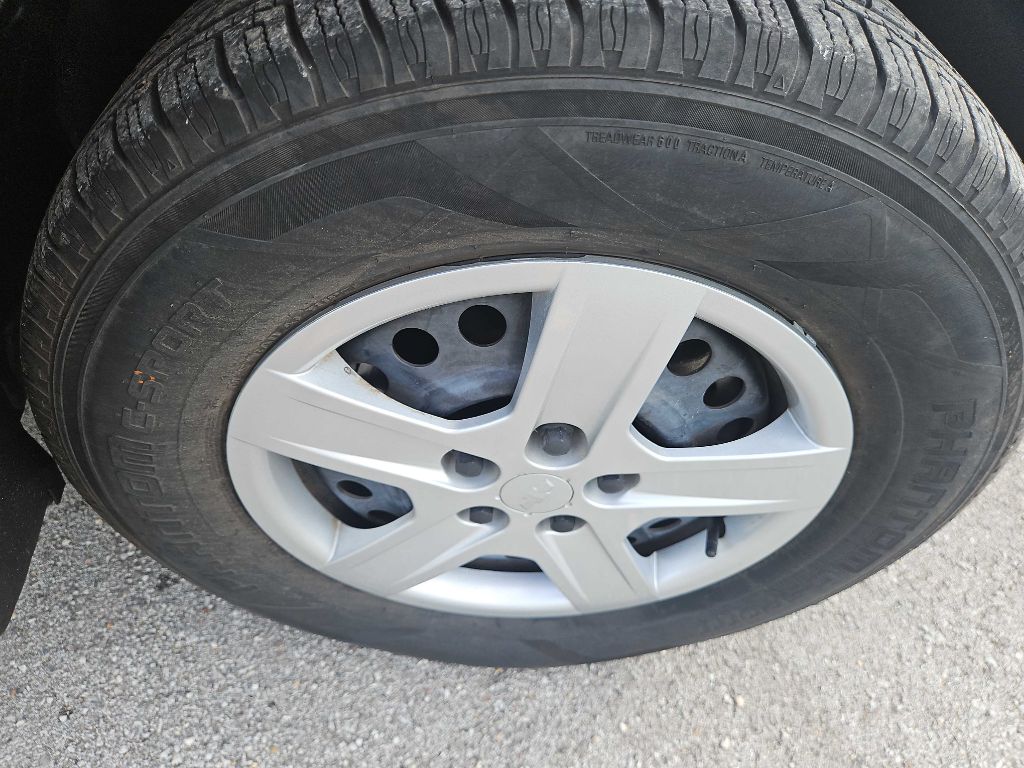 Photo 33 of this CHEVROLET EQUINOX