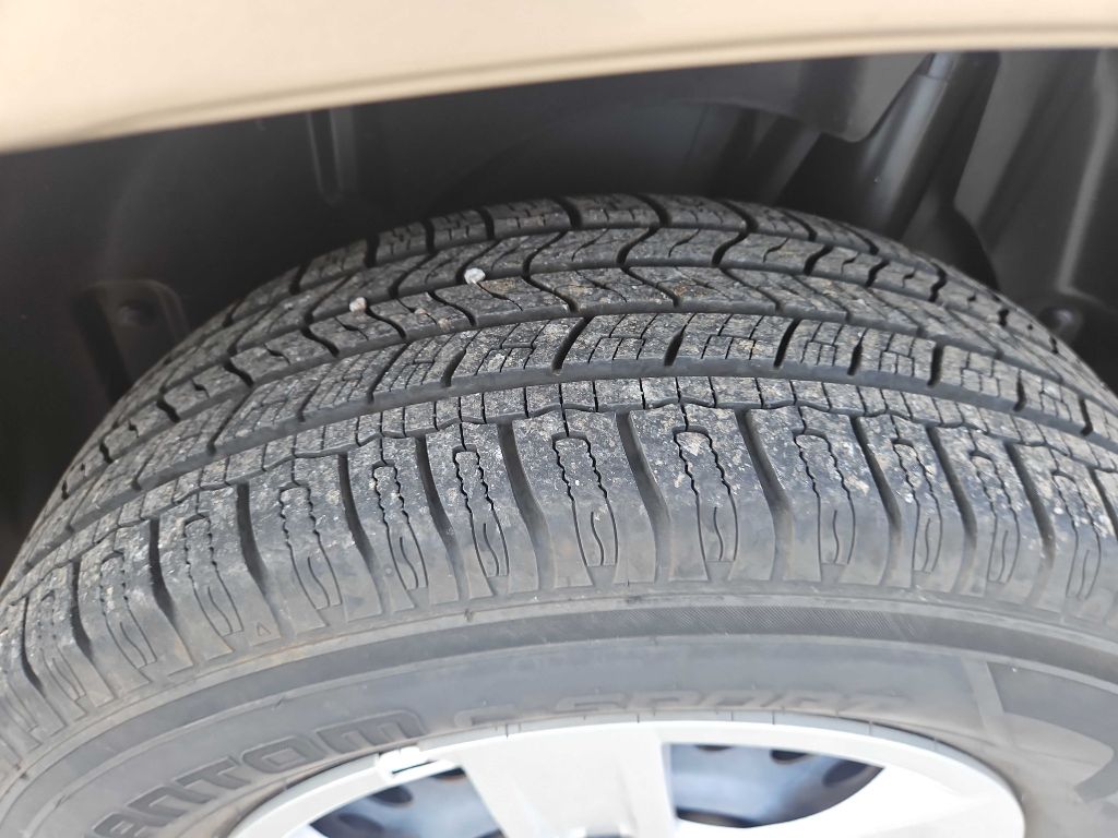 Photo 37 of this CHEVROLET EQUINOX