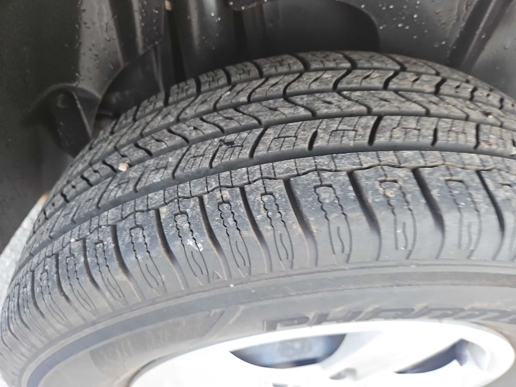 Photo 32 of this CHEVROLET EQUINOX