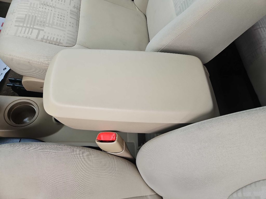 Photo 13 of this CHEVROLET EQUINOX