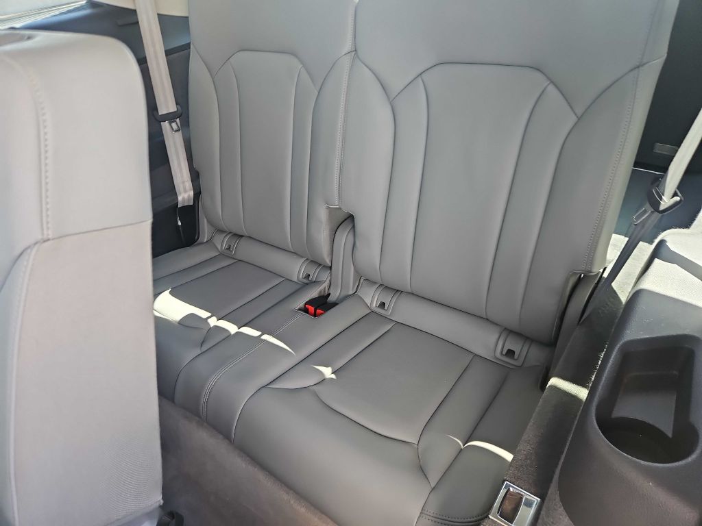 Photo 28 of this AUDI Q7