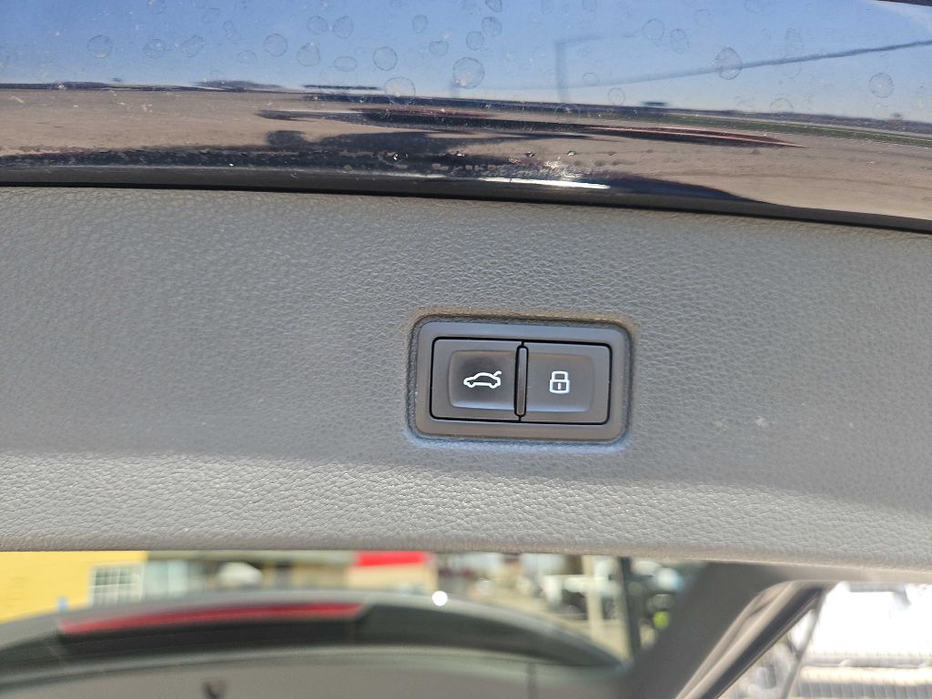 Photo 31 of this AUDI Q7