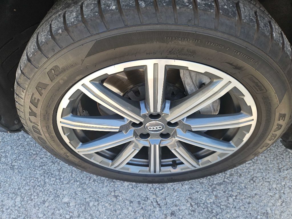 Photo 36 of this AUDI Q7