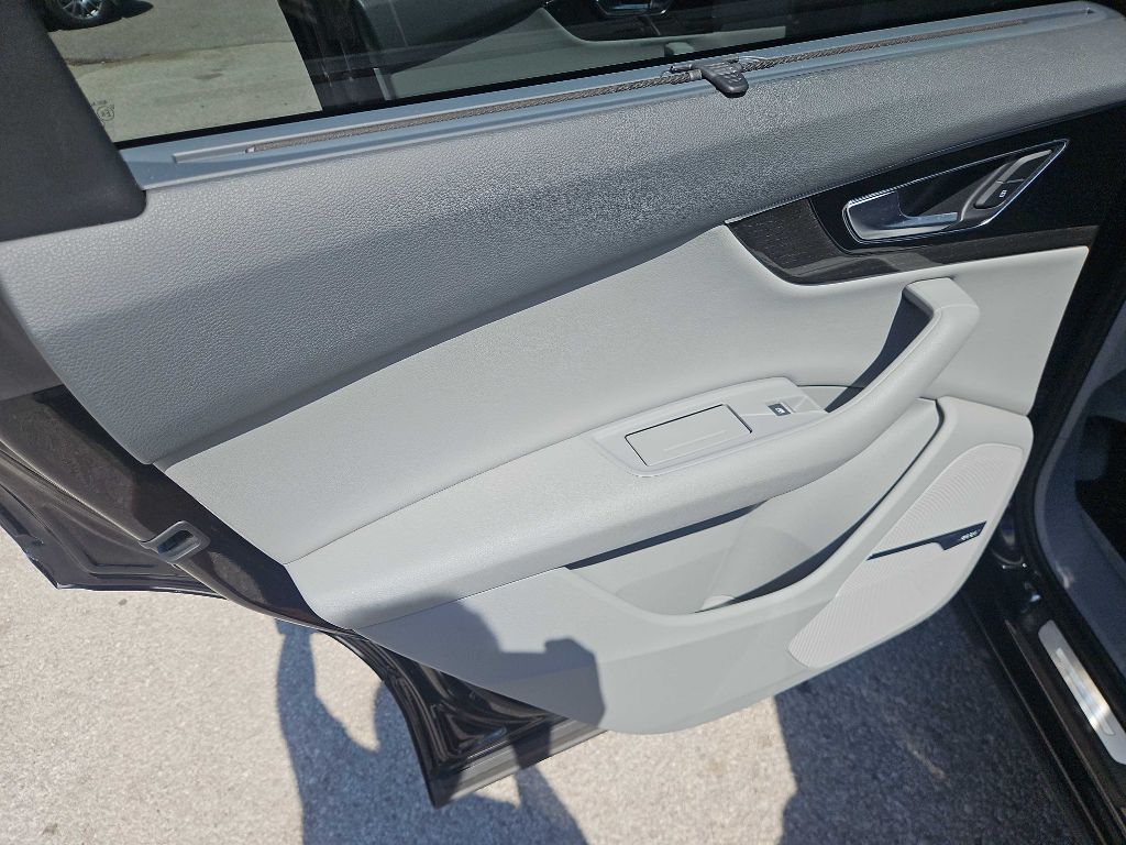 Photo 25 of this AUDI Q7