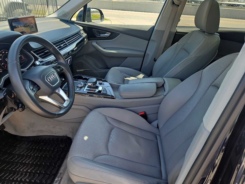 Photo 10 of this AUDI Q7