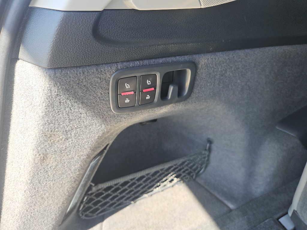 Photo 30 of this AUDI Q7