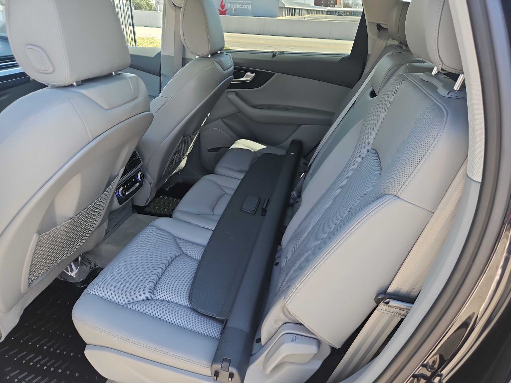 Photo 26 of this AUDI Q7